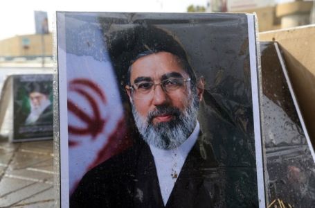 Hamenei obavještajcima naredio obračun s "neprijateljima u zemlji i inozemstvu"