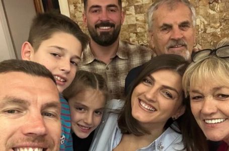 Džeko sa porodicom čestitao Bajram fanovima