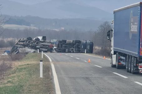 Prevrnuo se kamion kod Bosanskog Petrovca
