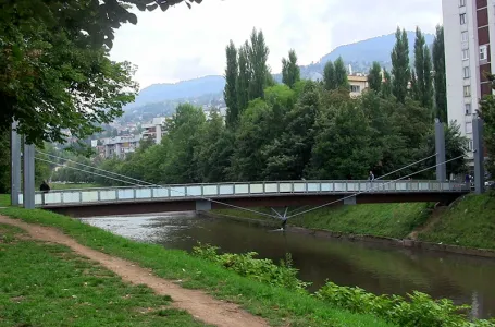 Tragedija u Sarajevu: Preminula žena koja je upala u Miljacku kod mosta Ars Aevi