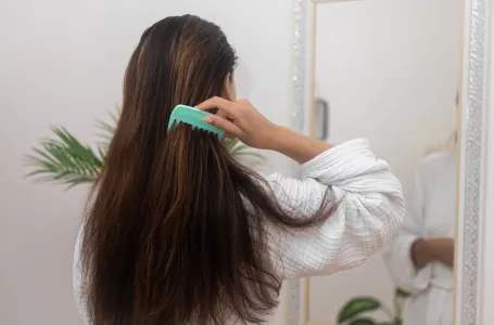 Njihova kosa je gusta i sjajna jer je peru na ovaj način: Japanski trik za mnogo nove "baby" kose