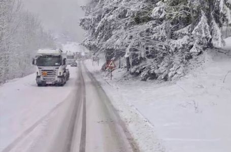 Snijeg zatrpao sve pred sobom: Drama u Kotor Varoši, sela odsječena, ljudi bez struje!