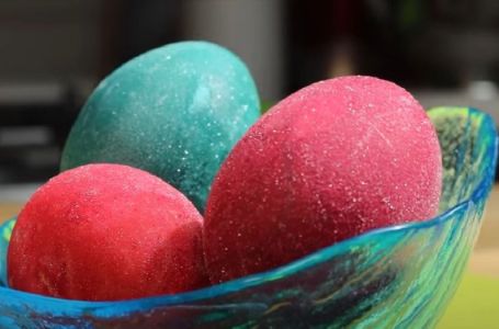 Evo kako postići kristalni sjaj na jajima prirodno: Prokuhajte ih u 2 sastojka