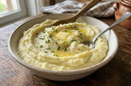 Pire krompir koji se topi u ustima: Kuhajte ga ovako i biće kremast, bogat i pun ukusa