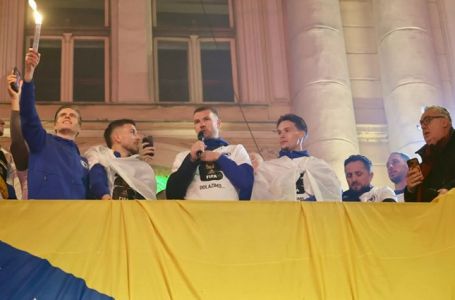 Džeko pred 100 hiljada navijača: Kažu pokeraš? A što ih je izblefirao...