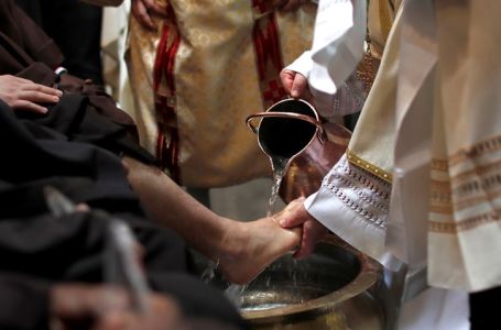 Papa Lav se vraća tradiciji, neće prati noge zatvorenicima