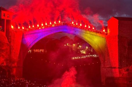 Spektakl u Mostaru: Barbarez dočekan ispod Starog mosta