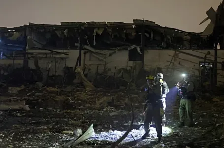 Direktan pogodak: Iranska raketa sravnila sa zemljom fabriku dronova u izraelskom gradu Petah Tikvi