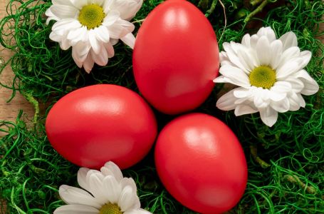 Imaćete najljepša crvena jaja ovog Uskrsa: Potrebne su vam samo 3 namirnice koje svaka kuća ima