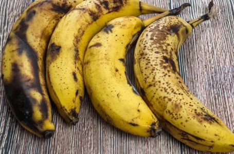 Da li vam banane prebrzo pocrne? Ovaj trik će ih duže održati svježima
