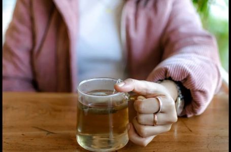 Popijte ovo večeras prije spavanja: Čisti crijeva kao metla i spriječava nadutost čak