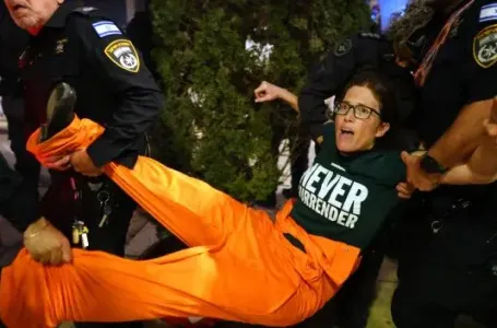 Netanjahu u velikom problemu: Žestoki sukobi na protestima u Tel Avivu, ljudi rekli glasno "NE" ratu