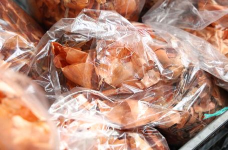 Farbanje jaja u lukovini: Dodajte ovu biljku za najljepšu crvenu boju