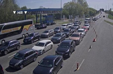 Ogromne gužve na granicama na izlazu iz BiH