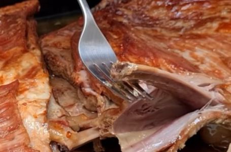 Mesar otkrio tajnu za najsočnije pečenje: Samo premažite meso ovom tečnošću i biće mekano kao puter