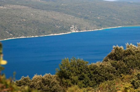 Na Balkanu postoji jezero kojem je zabranjeno čak i prići, čuvaju ga kao da je od zlata