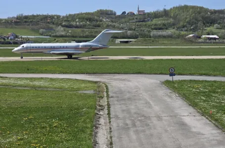 Donald Trump Jr. stigao na Aerodrom u Mahovljanima: Učestvovat će na panel diskusiji u Banskom dvoru