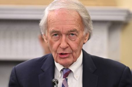 Američki senator pozvao na HITNU smjenu Trumpa: "On je potpuno nestabilan i opasan"