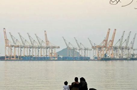 Iran uvodi taksu od 1 dolara po barelu nafte: Hormuški moreuz pod kontrolom kriptovaluta