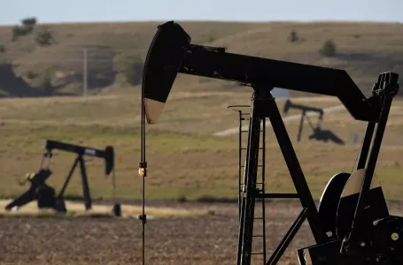 Vlada FBiH prihvatila inicijativu za privremeno ukidanje carine na uvoz nafte iz trećih zemalja