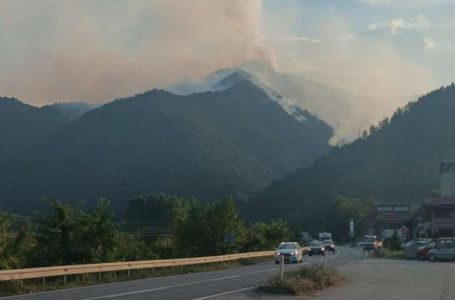 Teretno vozilo završilo u kanalu kod Žepča, vozač prebačen u bolnicu