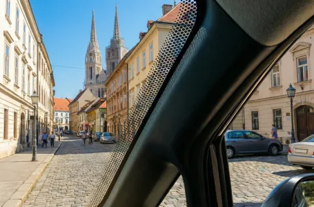 Neki vozači tek sad otkrili čemu služe crne tačkice na vjetrobranskom staklu