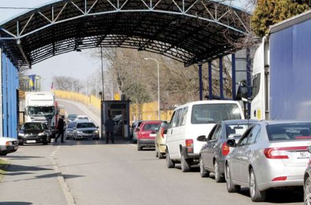 Duge kolone vozila na izlazu iz BiH na graničnim prelazima Gradiška i Gradina