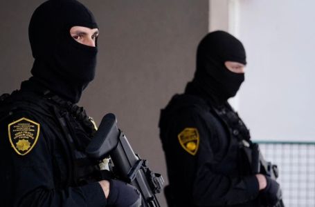 Velika akcija policije: Pretresi na 24 lokacije, hapšenja zbog droge i oružja