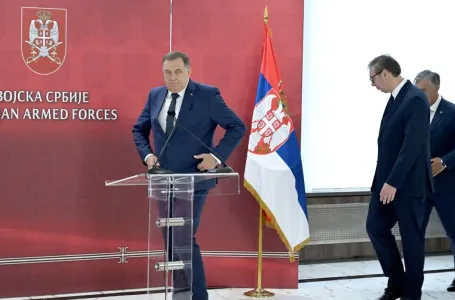 Dodik poručio Konakoviću: Kada izgovara Vučićevo ime, treba da ustane