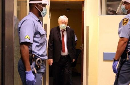 Pogoršalo se stanje ratnog zločinca Mladića: Sin mu sutra hitno leti u Hag