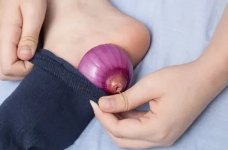 Stavila je crni luk u čarape tokom noći: Tegobe su nestale kao od šale