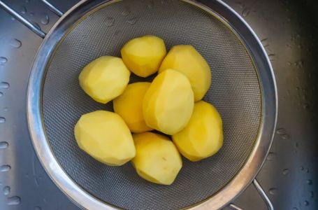 Greška koju svi pravimo kad kuhamo krompir: Zbog ovoga gubi ukus i raspada se