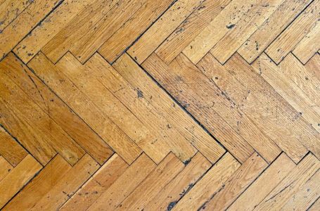 Tehnika od 3 minuta za obnovu izgrebanog parketa: Trebaju vam samo 2 stvari iz kupatila