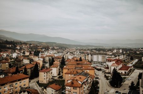 Jutro prohladno uz oblačnost, sunčan nastavak dana