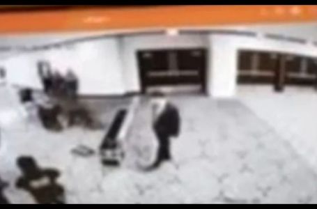 Ovo je trenutak kada naoružani napadač kreće prema Trampu