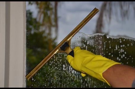 Sipajte omekšivač za veš na prozore, zablilstaće kao nikad