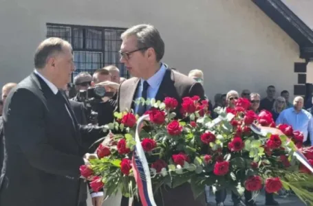 Vučić stigao na sahranu majke Milorada Dodika: Posebna poruka ispisana na vijencu