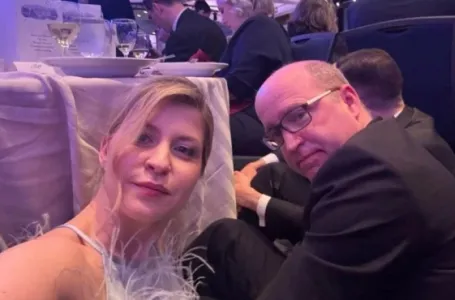 Šta ovo radi ambasadorka Ukrajine dok pucaju na Trampa?! Objavila sliku pod stolom, poruka više...