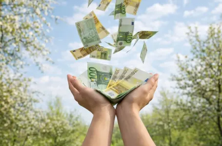 Od 1. maja novac pada s neba: Ova 3 znaka konačno pune novčanike i sreća ih ne zaobilazi