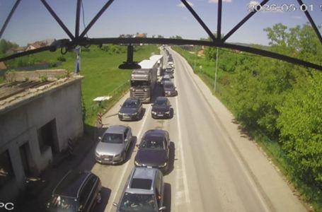 I dalje duge kolone na većini graničnih prelaza