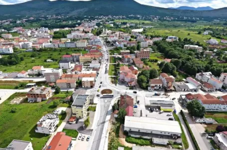 Osnovna škola u BiH zabranila mobitele, šminkanje, bojanje kose, lakiranje noktiju