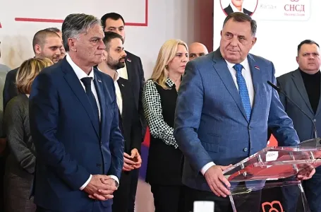 SNSD traži ukidanje Schmidtovih odluka i zakona po kojem je osuđen Dodik