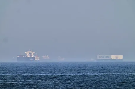 Tridesetak brodova prošlo tokom noći kroz Hormuz, tvrdi Iran