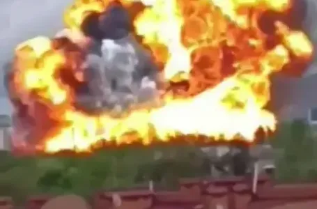 Ogromna eksplozija na benzinskoj pumpi, izbio požar velikih razmjera