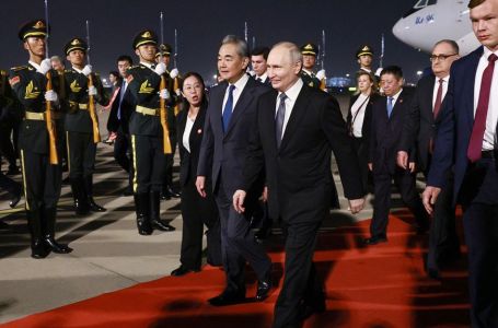 Putin stigao u Peking: Evo o čemu će razgovarati sa Sijem