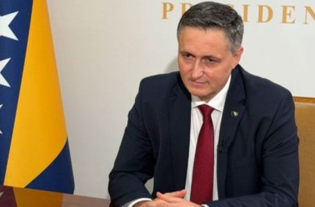Za ilegalno otvaranje Graničnog prijelaza glasao je i jedan Bošnjak: Denis Bećirović!