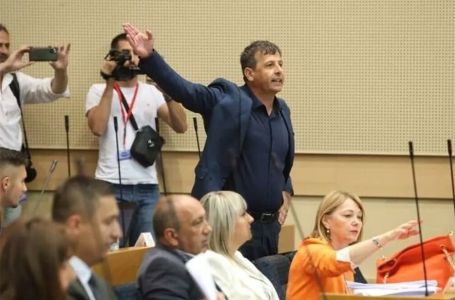 Muk u Parlamentu RS, Vukanović se javio za riječ: Ispravljena je nepravda prema žrtvama Beograda...