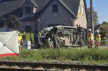 Tragedija u Belgiji: Voz naletio na školski autobus, ima poginulih