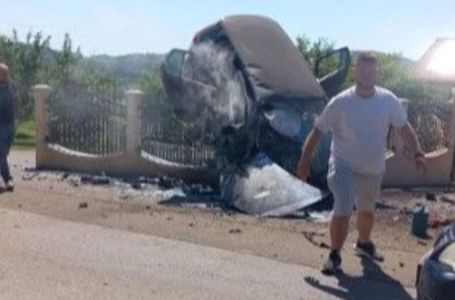 Jeziva nesreća kod Modriče: Automobil završio na ogradi, jedna osoba poginula