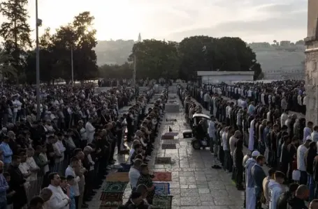 Oko 140.000 muslimana klanjalo u džamiji Al-Aksa prvog dana Kurban-bajrama
